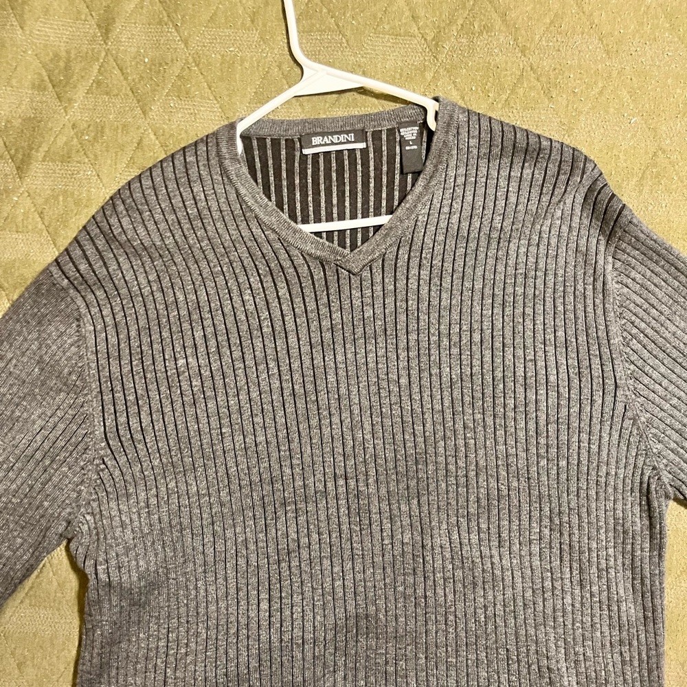 Men’s Brandini casual grey light sweater. Raised texture. good as new condition